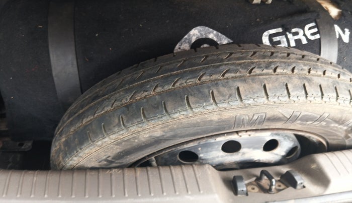 2013 Hyundai i10 MAGNA 1.1, Petrol, Manual, 1,54,343 km, tyre