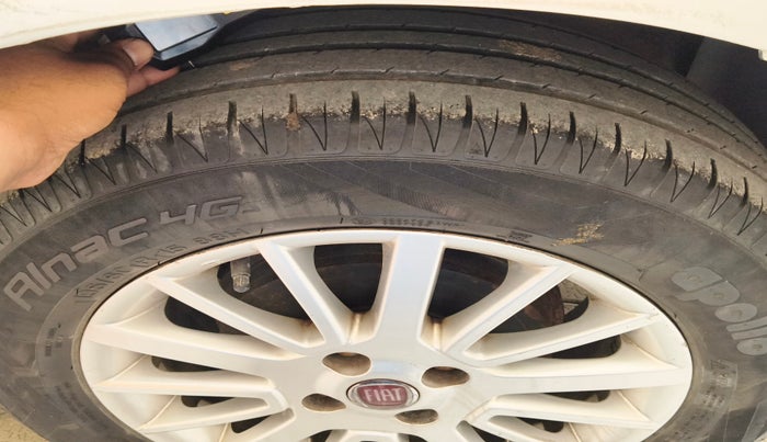 2011 Fiat Linea EMOTION 1.3, Diesel, Manual, 68,555 km, tyre