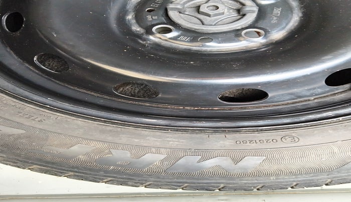 2011 Fiat Linea EMOTION 1.3, Diesel, Manual, 68,555 km, tyre