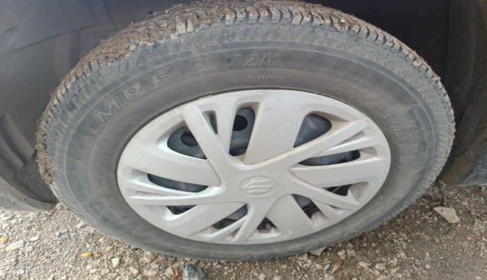 2014 Maruti Swift VXI, Petrol, Manual, 1,50,662 km, tyre