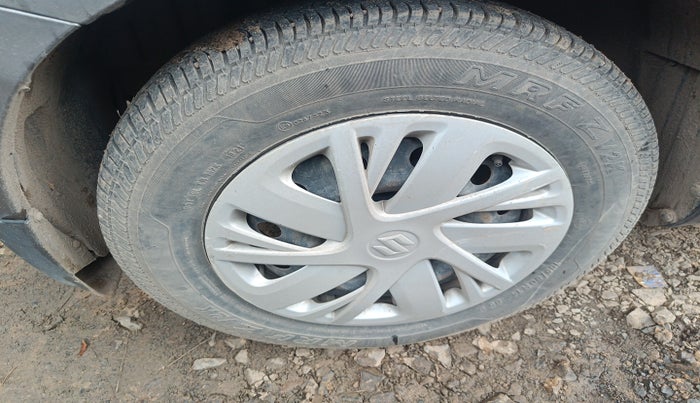 2014 Maruti Swift VXI, Petrol, Manual, 1,50,662 km, tyre