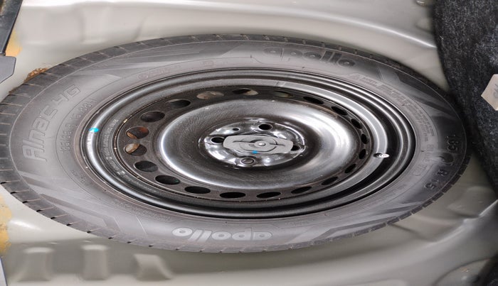 2023 Toyota Glanza E, Petrol, Manual, 29,898 km, tyre