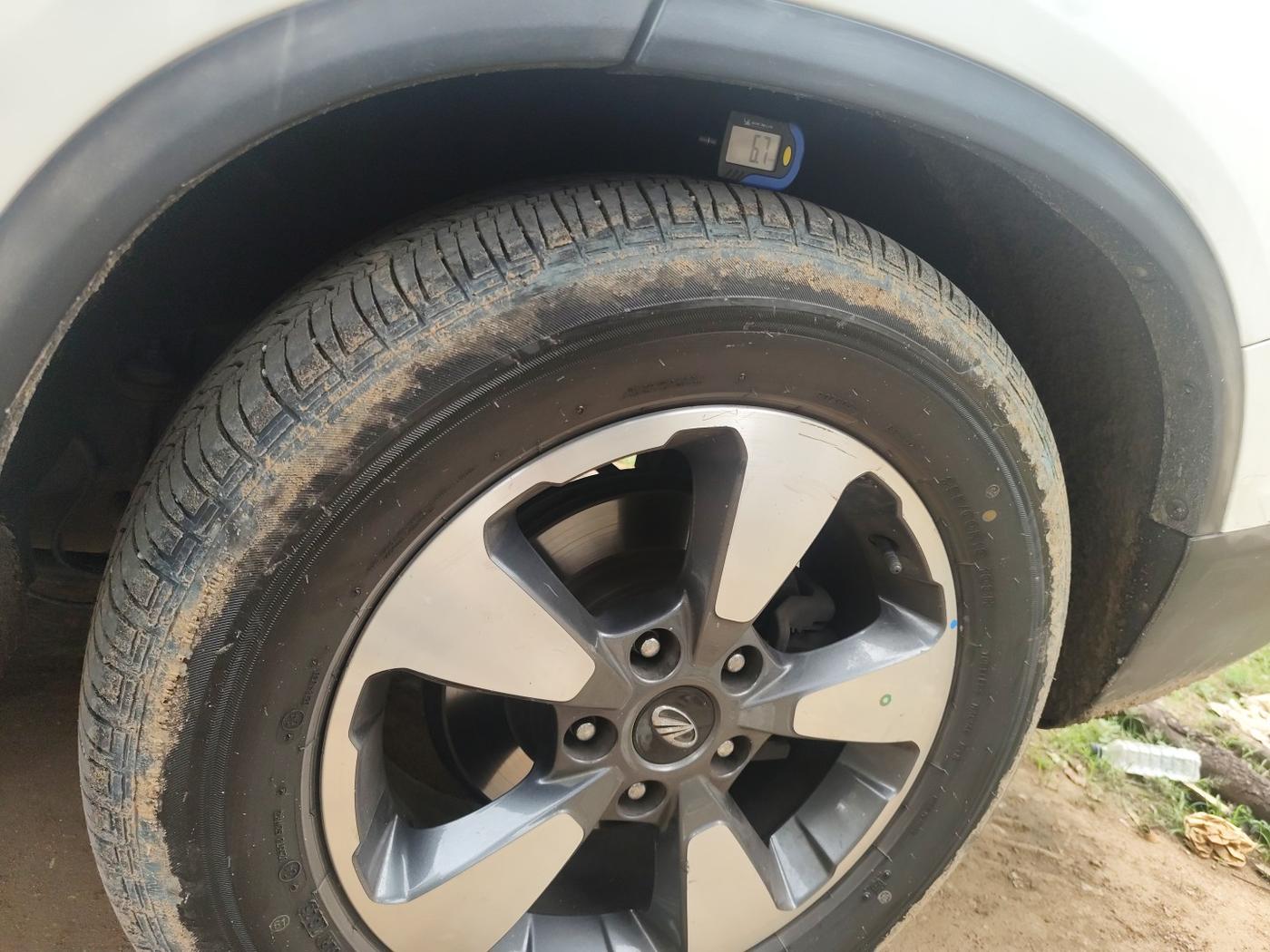 2021 Mahindra ALTURAS G4 4WD AT, Diesel, Automatic, 52,780 km, tyre