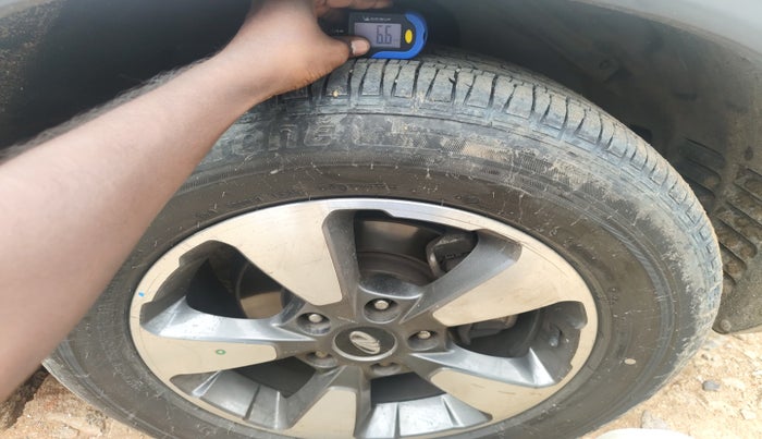 2021 Mahindra ALTURAS G4 4WD AT, Diesel, Automatic, 52,780 km, tyre