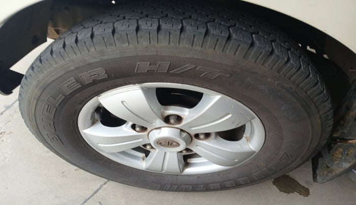 2017 Tata Safari Storme 2.2 VX 4X2, Diesel, Manual, 1,78,348 km, tyre
