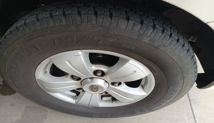 2017 Tata Safari Storme 2.2 VX 4X2, Diesel, Manual, 1,78,348 km, tyre