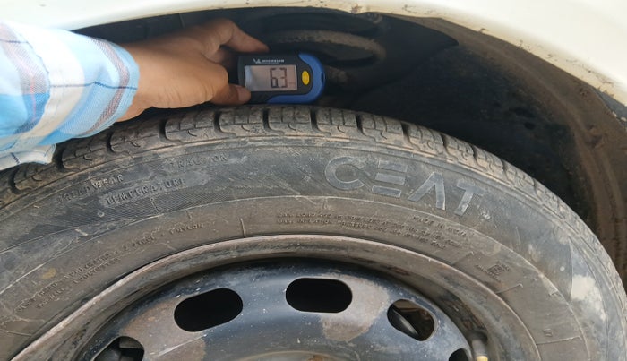 2012 Ford Figo ZXI 1.4 DIESEL, Diesel, Manual, 1,79,582 km, tyre