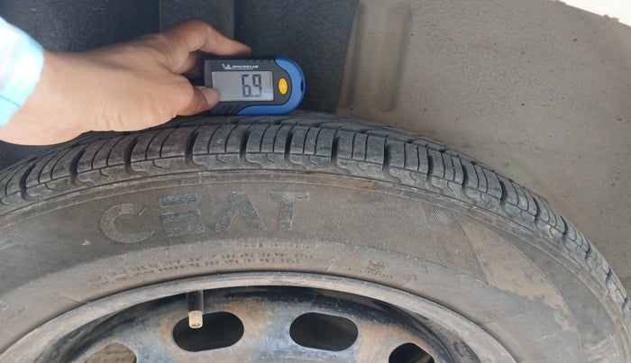 2012 Ford Figo ZXI 1.4 DIESEL, Diesel, Manual, 1,79,582 km, tyre