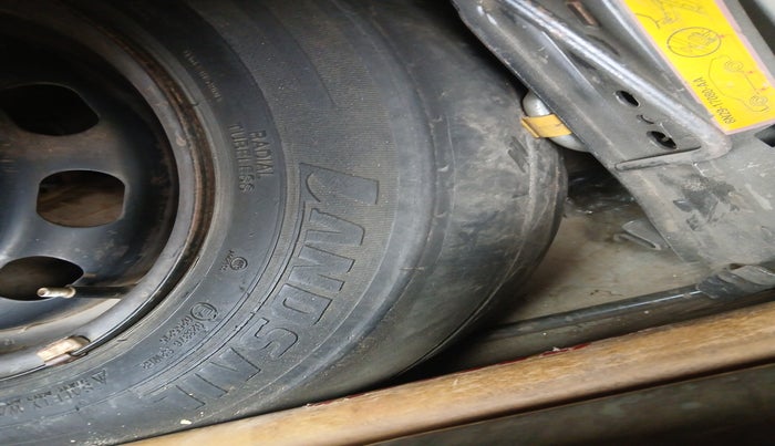 2012 Ford Figo ZXI 1.4 DIESEL, Diesel, Manual, 1,79,582 km, tyre