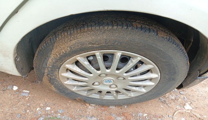 2010 Maruti Swift LXI, Petrol, Manual, 75,507 km, tyre