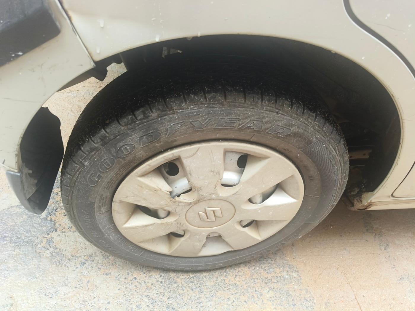 2011 Maruti Wagon R 1.0 LXI LPG, Petrol, Manual, 1,18,849 km, tyre
