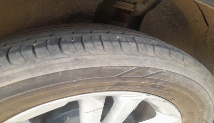 2017 Hyundai Creta SX PLUS 1.6 DIESEL, Diesel, Manual, 1,28,826 km, tyre