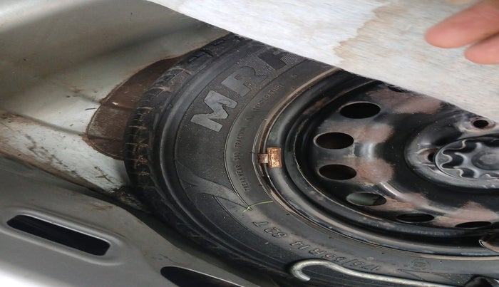 2013 Toyota Etios Liva G, Petrol, Manual, 61,700 km, tyre