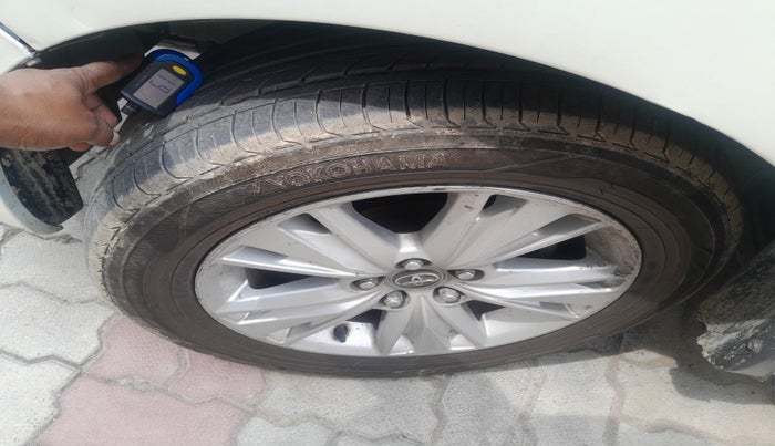 2016 Toyota Innova Crysta 2.8 ZX AT 7 STR, Diesel, Automatic, 2,38,247 km, tyre