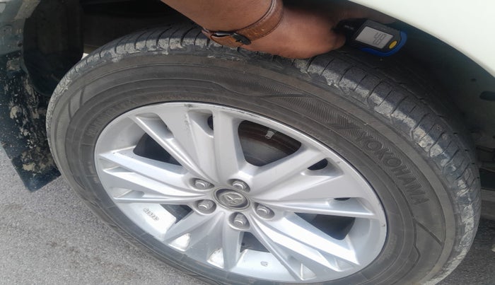 2016 Toyota Innova Crysta 2.8 ZX AT 7 STR, Diesel, Automatic, 2,38,247 km, tyre