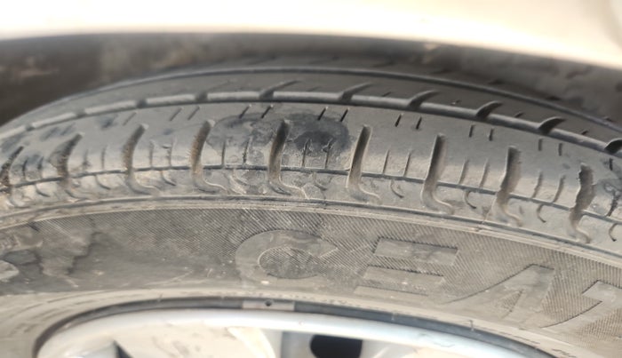 2010 Hyundai i10 MAGNA 1.1, Petrol, Manual, 1,45,450 km, tyre