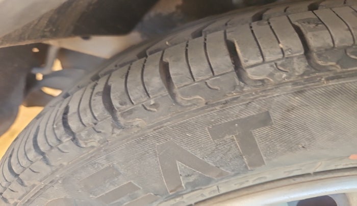 2010 Hyundai i10 MAGNA 1.1, Petrol, Manual, 1,45,450 km, tyre