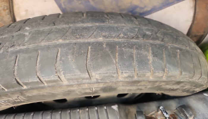 2010 Hyundai i10 MAGNA 1.1, Petrol, Manual, 1,45,450 km, tyre