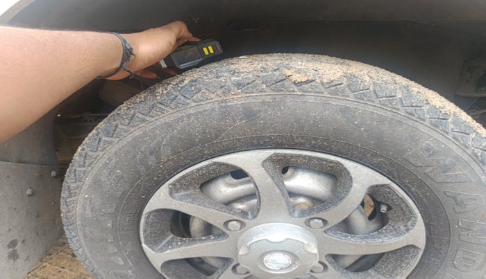 2012 Mahindra Scorpio EX M2DI, Diesel, Manual, 1,75,857 km, tyre