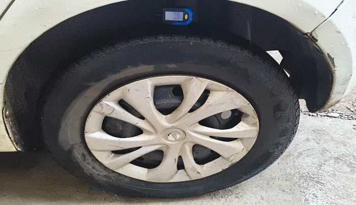 2011 Maruti Swift VXI, Petrol, Manual, 1,96,974 km, tyre