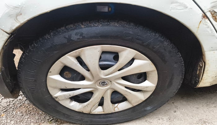 2011 Maruti Swift VXI, Petrol, Manual, 1,96,974 km, tyre