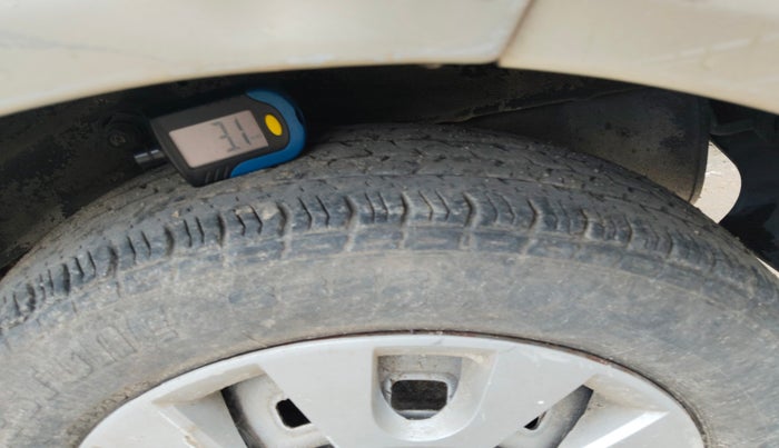 2011 Chevrolet Spark LS 1.0, Petrol, Manual, 25,965 km, tyre