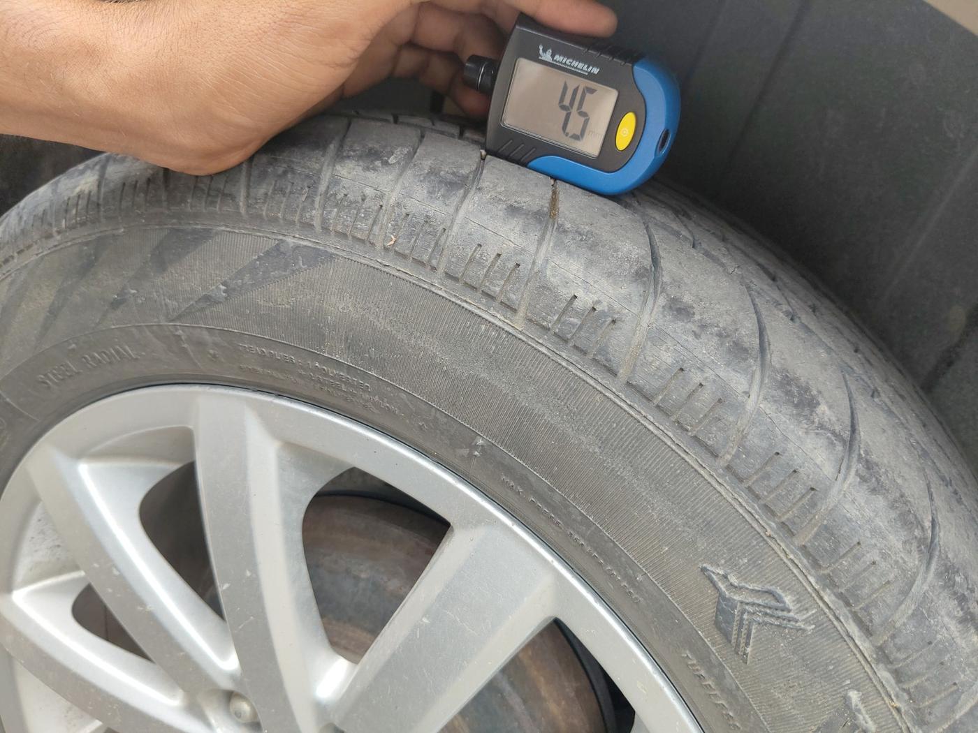 2010 Maruti SX4 ZXI, Petrol, Manual, 64,809 km, tyre