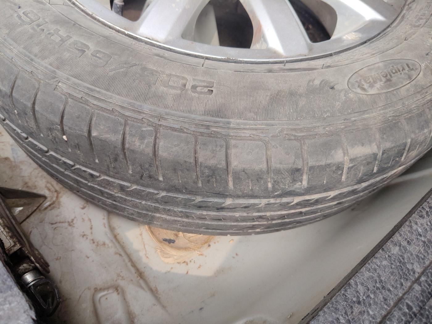 2010 Maruti SX4 ZXI, Petrol, Manual, 64,809 km, tyre