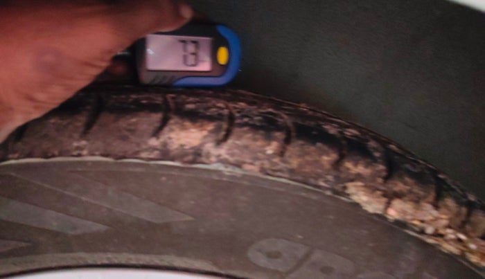 2016 Hyundai i10 SPORTZ 1.1, Petrol, Manual, 23,230 km, tyre