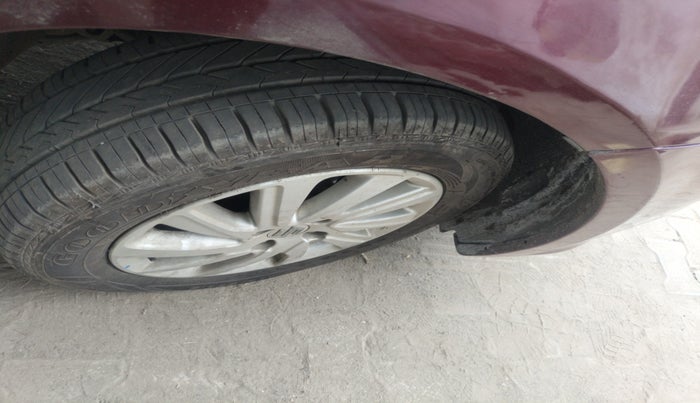 2015 Maruti Swift Dzire ZXI, Petrol, Manual, 70,959 km, tyre