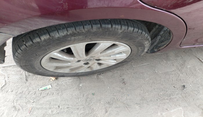 2015 Maruti Swift Dzire ZXI, Petrol, Manual, 70,959 km, tyre