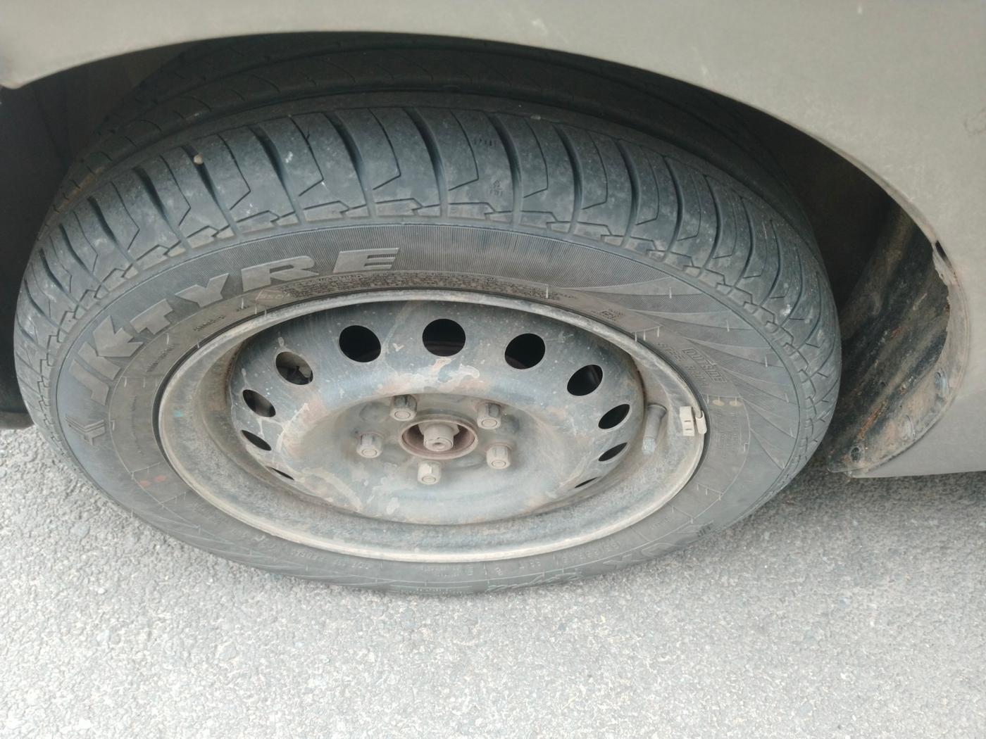2020 Maruti Ertiga VXI CNG, Petrol, Manual, 96,655 km, tyre