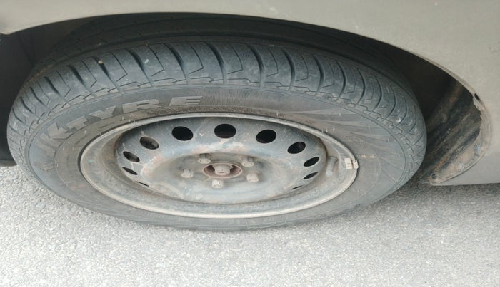 2020 Maruti Ertiga VXI CNG, Petrol, Manual, 96,655 km, tyre
