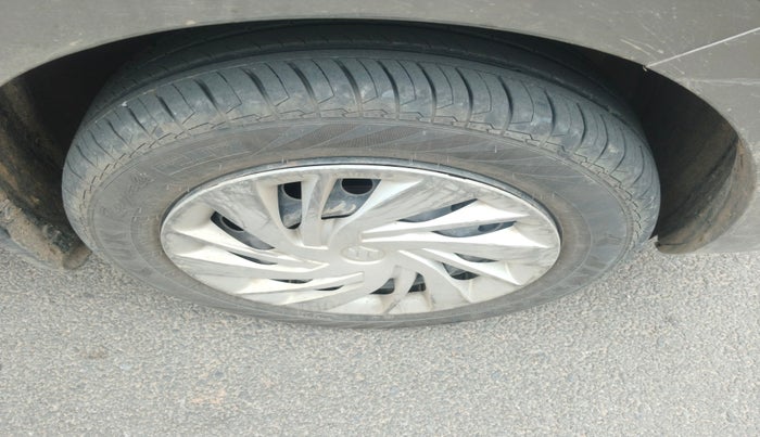 2020 Maruti Ertiga VXI CNG, Petrol, Manual, 96,655 km, tyre