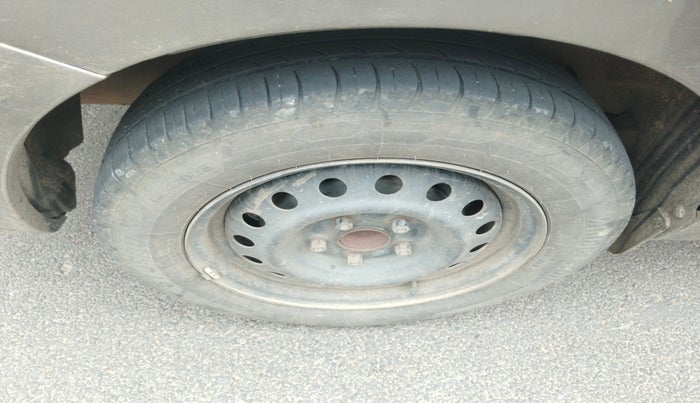 2020 Maruti Ertiga VXI CNG, Petrol, Manual, 96,655 km, tyre