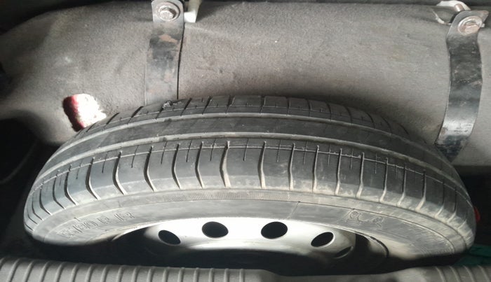 2015 Hyundai i10 MAGNA 1.1, Petrol, Manual, 83,385 km, tyre