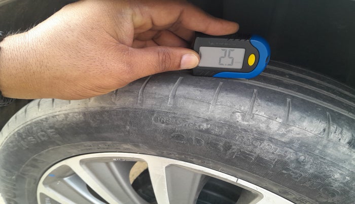 2019 Maruti Ciaz ALPHA  AT 1.5 SHVS PETROL, Petrol, Automatic, 72,493 km, tyre