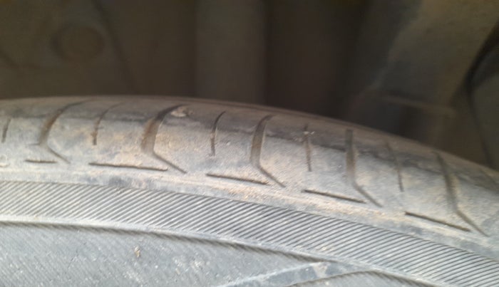 2017 Hyundai Grand i10 SPORTZ U2 1.2 CRDI, Diesel, Manual, 1,45,885 km, tyre