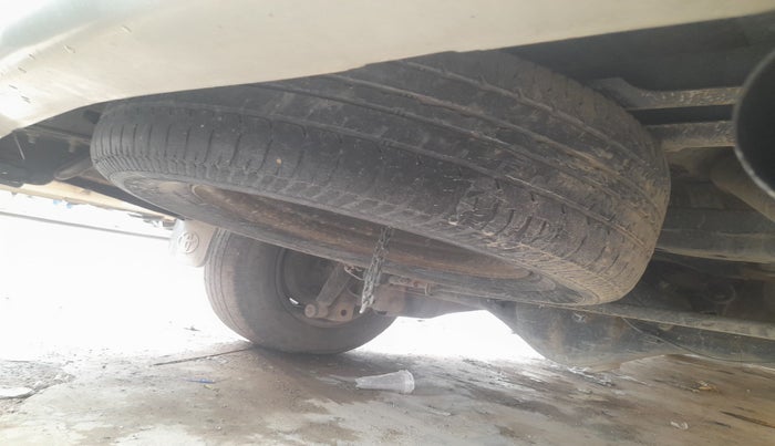 2012 Toyota Innova 2.5 GX 8 STR, Diesel, Manual, 2,06,515 km, tyre