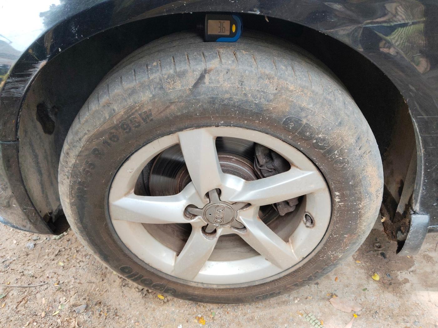 2012 Audi A4 2.0 TDI, Diesel, Automatic, 1,42,847 km, tyre