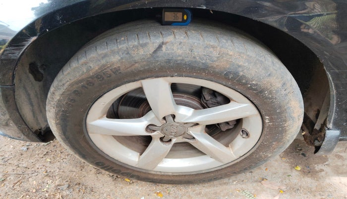 2012 Audi A4 2.0 TDI, Diesel, Automatic, 1,42,847 km, tyre