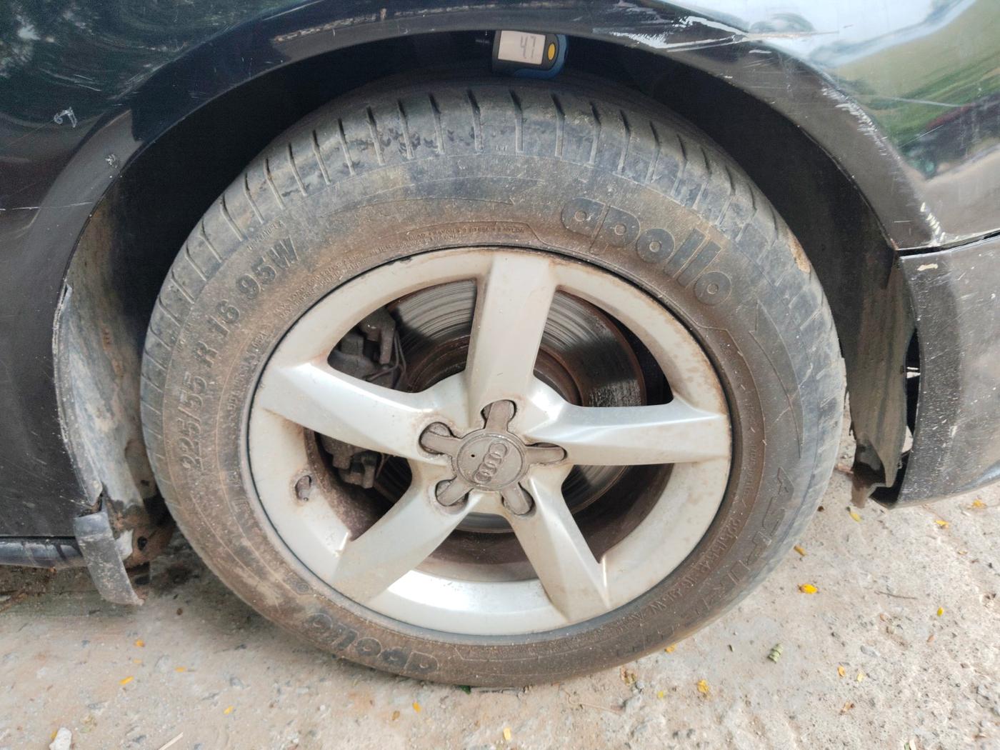 2012 Audi A4 2.0 TDI, Diesel, Automatic, 1,42,847 km, tyre