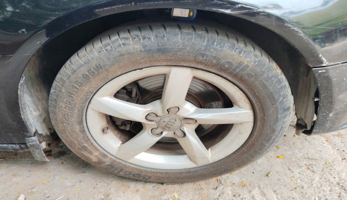 2012 Audi A4 2.0 TDI, Diesel, Automatic, 1,42,847 km, tyre