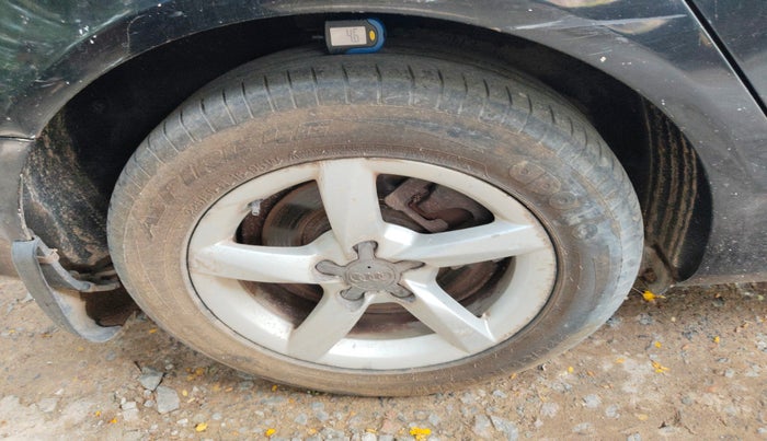 2012 Audi A4 2.0 TDI, Diesel, Automatic, 1,42,847 km, tyre