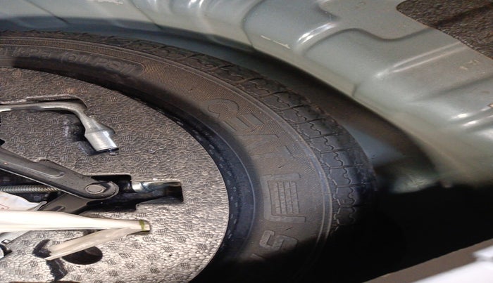 2022 Mahindra XUV300 W6 1.5 DIESEL AMT, Diesel, Automatic, 33,996 km, tyre