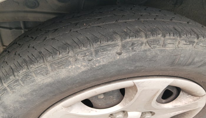 2010 Hyundai Accent EXECUTIVE, Petrol, Manual, 33,950 km, tyre