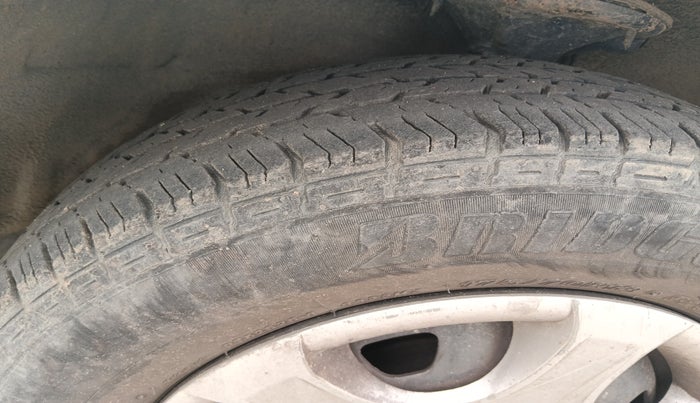 2010 Hyundai Accent EXECUTIVE, Petrol, Manual, 33,950 km, tyre