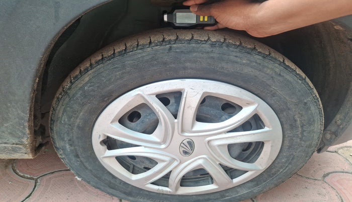 2018 Mahindra KUV 100 NXT K4+ P 6 STR, Petrol, Manual, 31,690 km, tyre