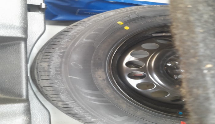 2022 Maruti BREZZA VXI SMART HYBRID, Petrol, Manual, 65,714 km, tyre