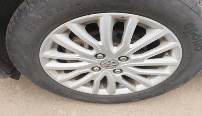 2022 Maruti Dzire ZXI CNG, Petrol, Manual, 72,021 km, tyre